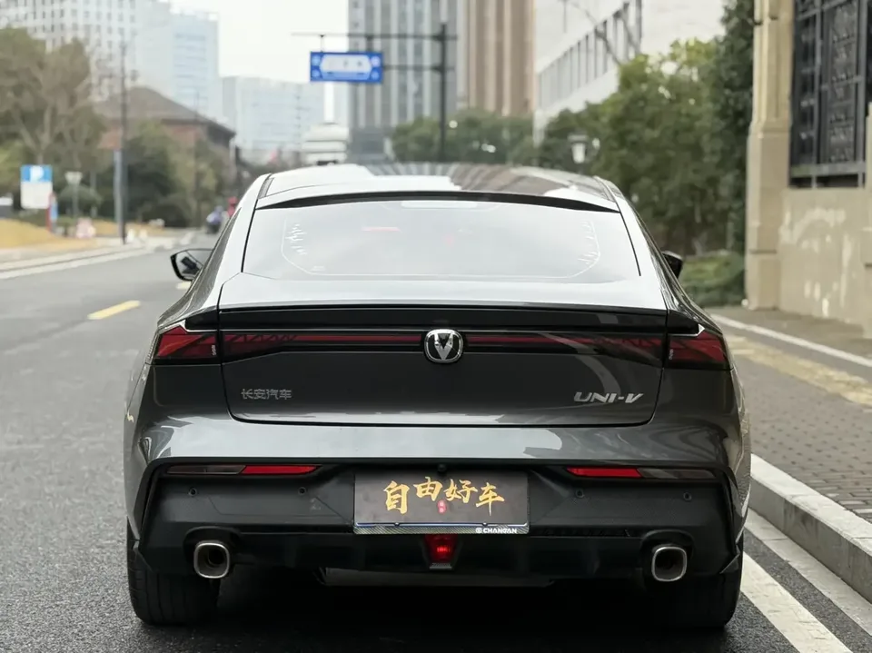 Changan UNI-V Changan UNI-V 2023 1.5T Premium 2024 — thumbnail 2