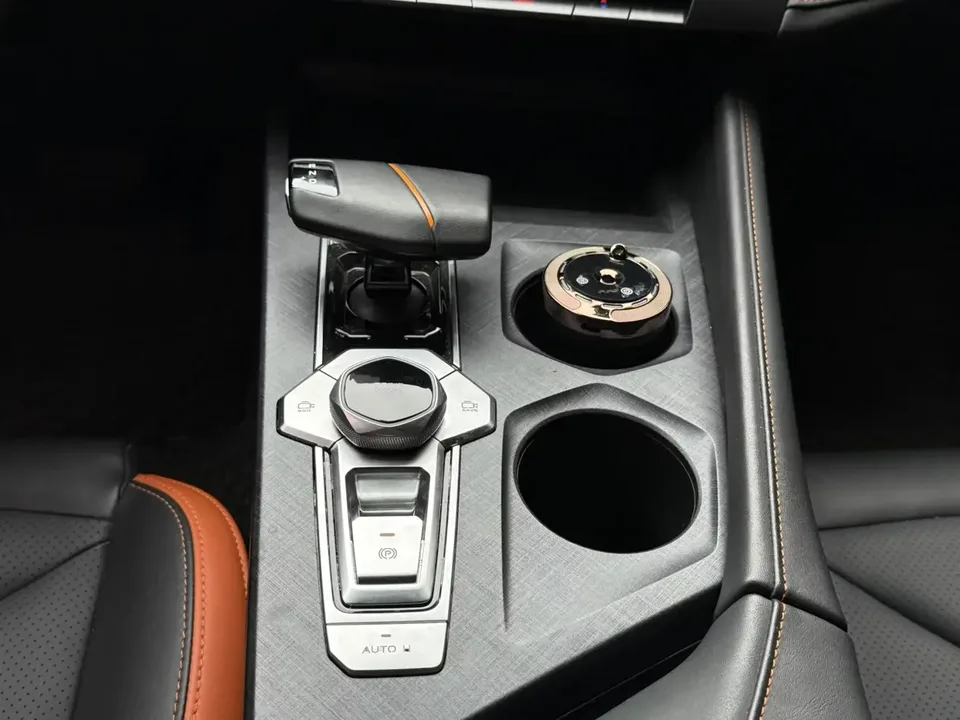 Changan UNI-V Changan UNI-V 2023 1.5T Premium 2024 — thumbnail 4