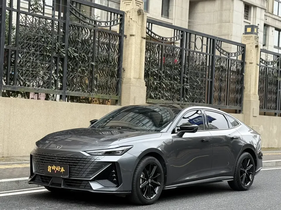 Changan UNI-V Changan UNI-V 2023 1.5T Premium 2024 — photo 1, buy with delivery to Moscow
