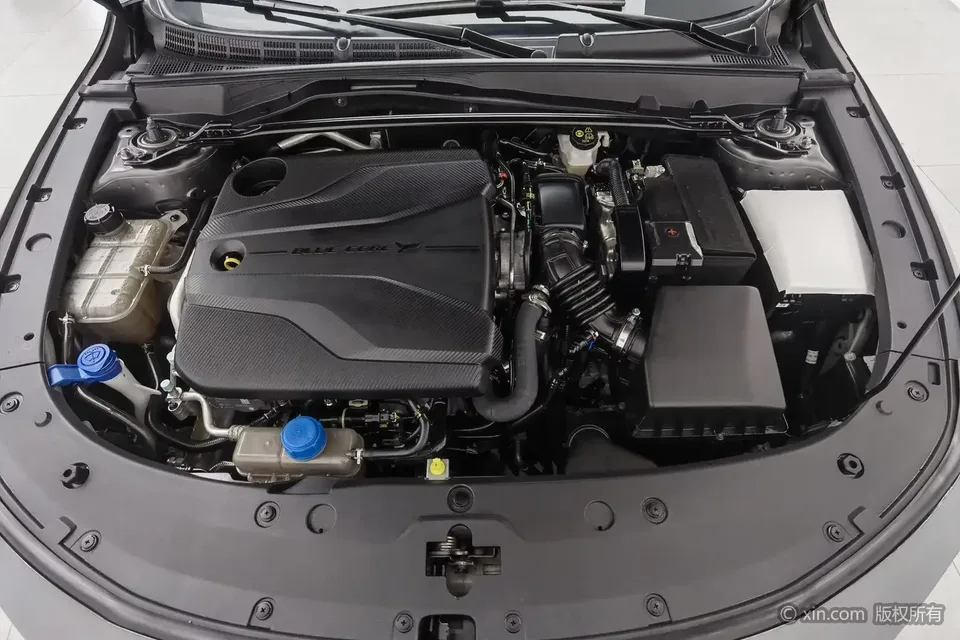 Changan UNI-V Changan UNI-V 2023 1.5T Premium 2024 — thumbnail 2