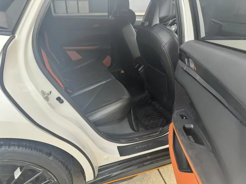 Changan UNI-V Changan UNI-V 2022 1.5T Sports Edition 2023 — миниатюра 4