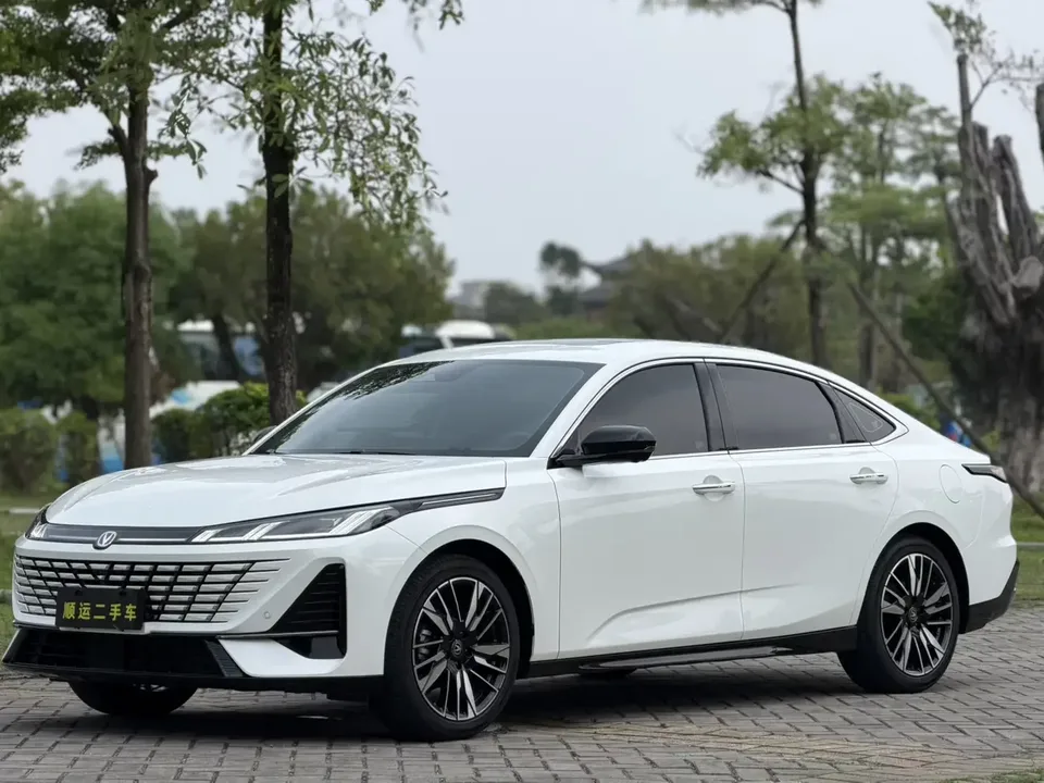 Changan Escape Escape 2026 Fourth-generation 1.5T DCT 500Bar Smart Edition 2025 — photo 1, buy with delivery to Moscow