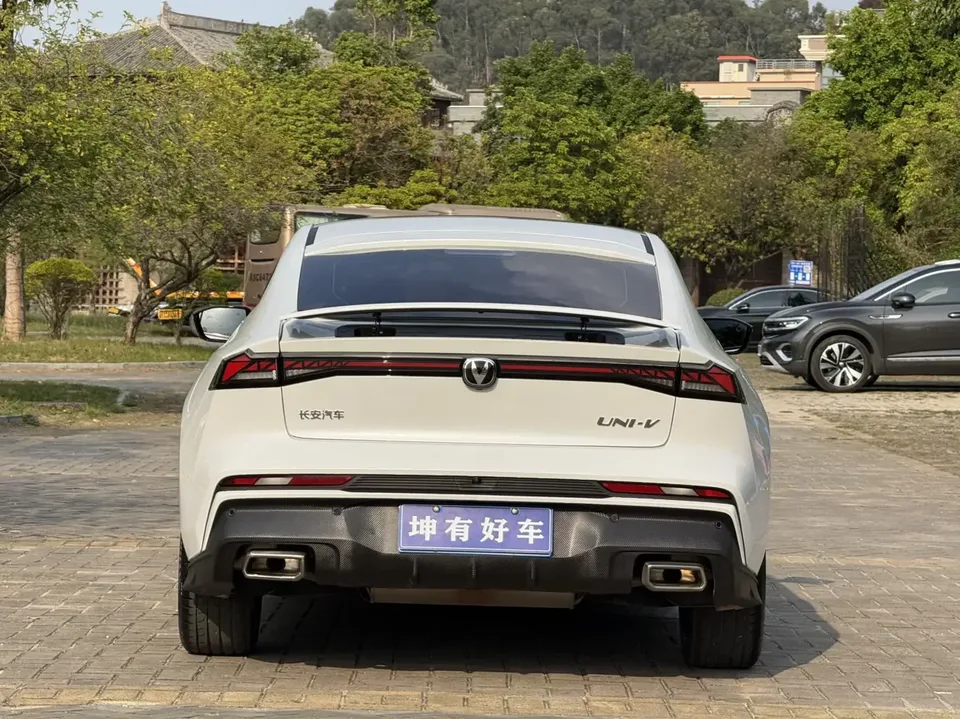 Changan UNI-V Changan UNI-V 2024 1.5T Smart Pilot 2024 — thumbnail 2
