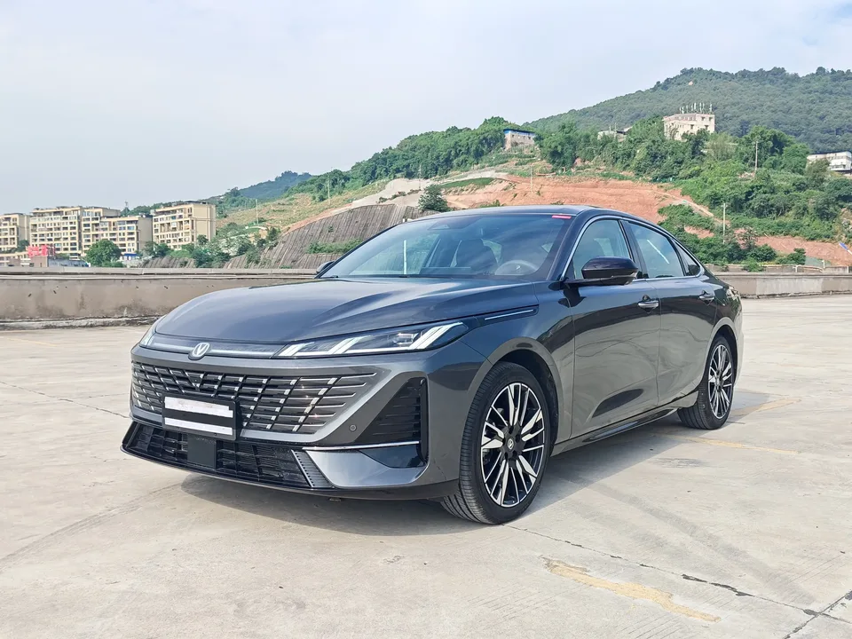 Changan Escape Escape 2026 Fourth-generation 1.5T DCT 500Bar Smart Edition 2026 — photo 1, buy with delivery to Moscow