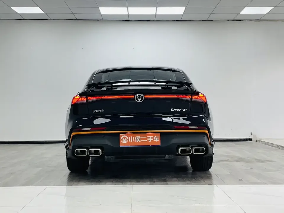Changan UNI-V Changan UNI-V 2025 1.5T 500Bar Premium Sports 2025 — миниатюра 2