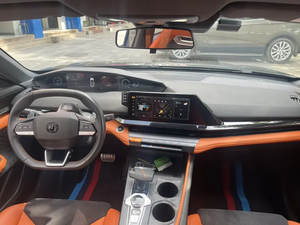 Changan UNI-V Changan UNI-V 2023 1.5T Sports Edition 2023 — thumbnail 4
