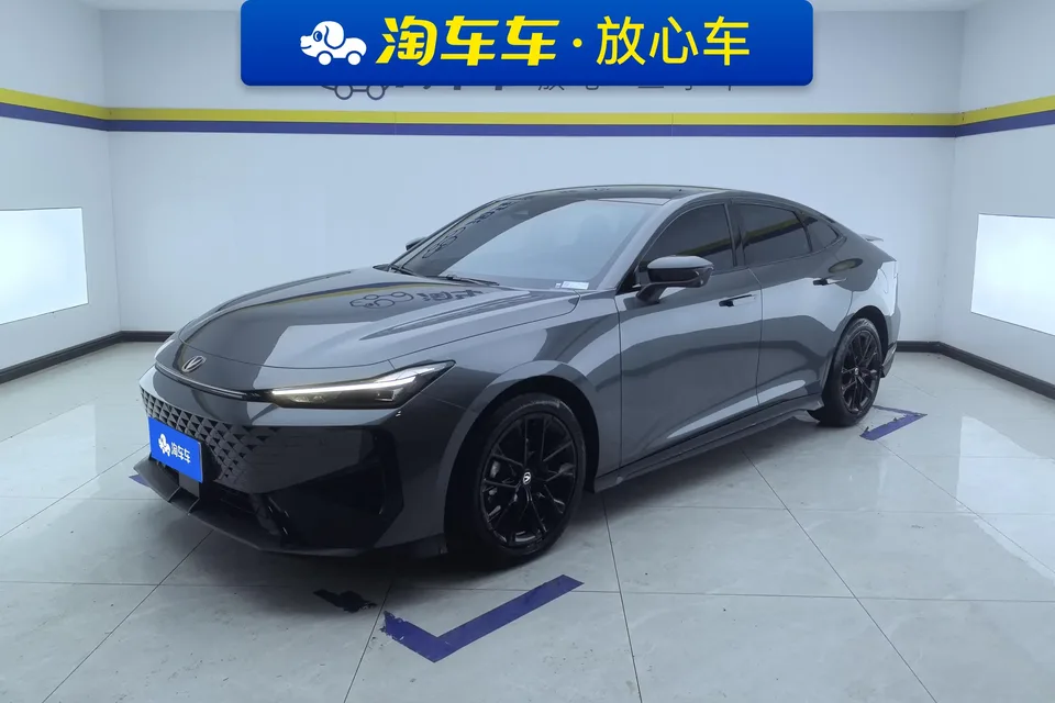 Changan UNI-V Changan UNI-V 2024 1.5T Premium 2024 — photo 1, buy with delivery to Moscow