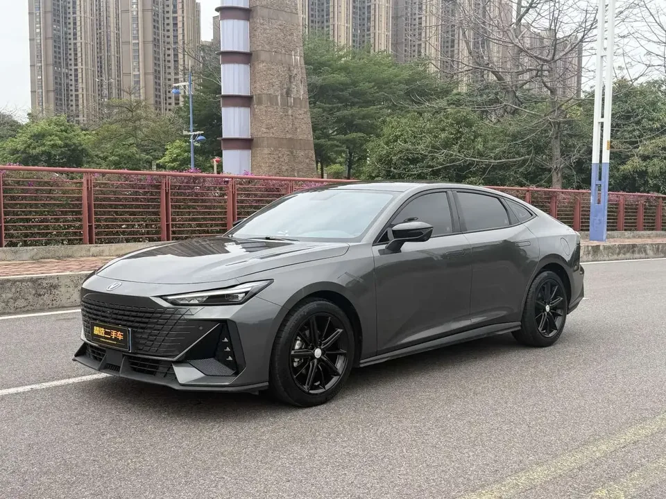 Changan UNI-V Changan UNI-V 2022 1.5T Premium 2023 — photo 1, buy with delivery to Moscow