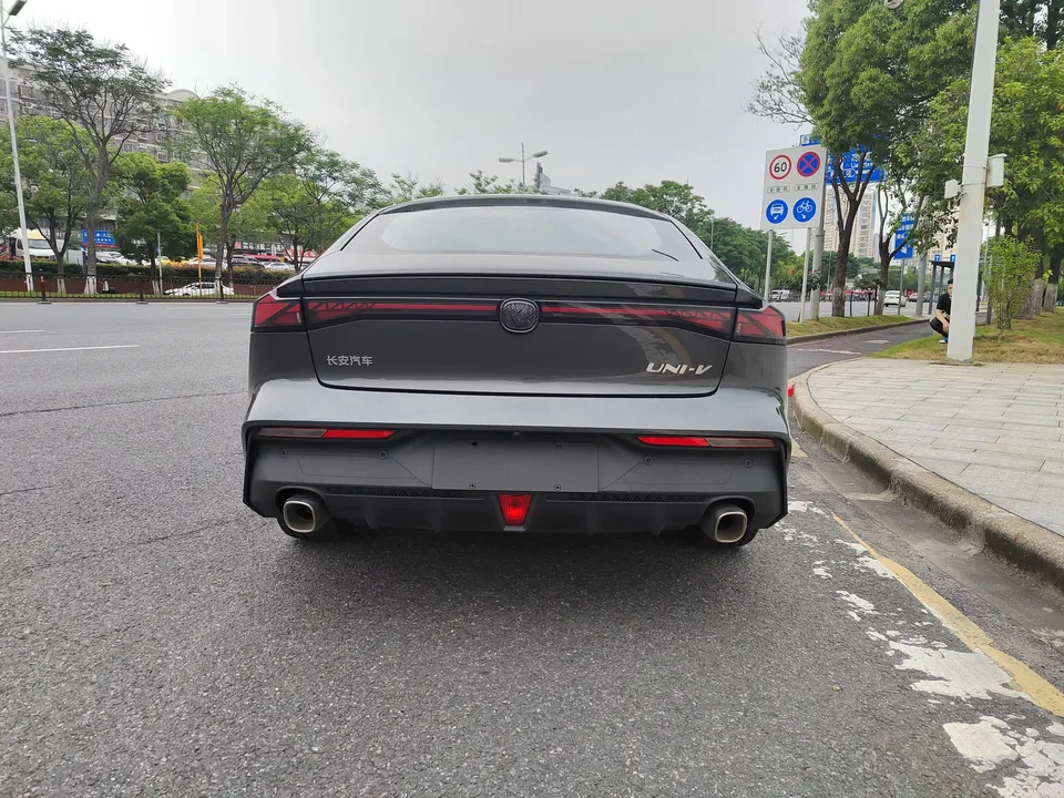 Changan UNI-V Changan UNI-V 2023 1.5T Premium 2024 — thumbnail 2