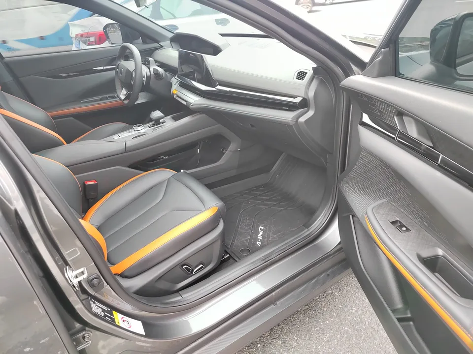 Changan UNI-V Changan UNI-V 2023 1.5T Premium 2024 — thumbnail 3
