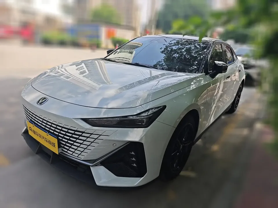 Changan UNI-V Changan UNI-V 2023 1.5T Premium 2023 — photo 1, buy with delivery to Moscow