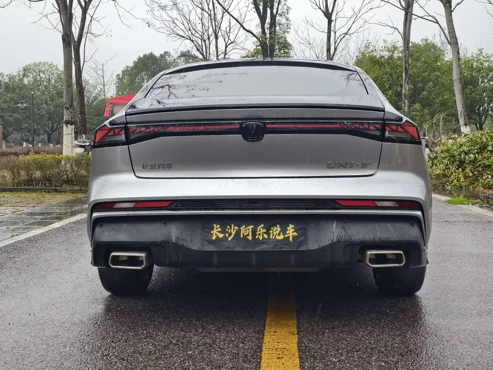 Changan UNI-V Changan UNI-V 2024 1.5T Premium 2024 — thumbnail 2