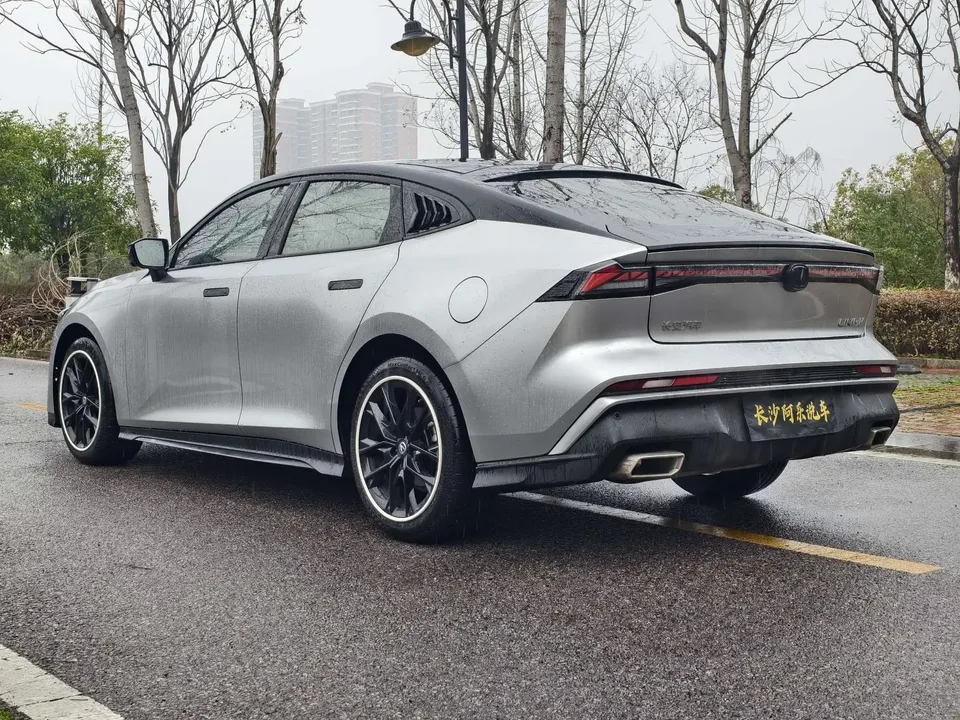 Changan UNI-V Changan UNI-V 2024 1.5T Premium 2024 — thumbnail 4