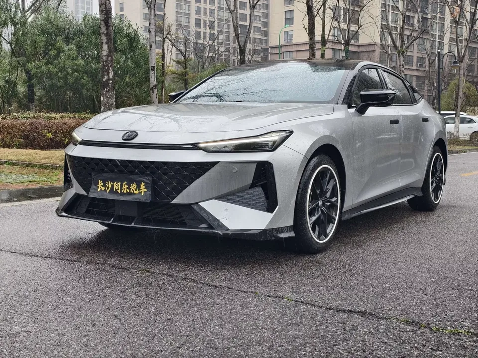Changan UNI-V Changan UNI-V 2024 1.5T Premium 2024 — photo 1, buy with delivery to Moscow