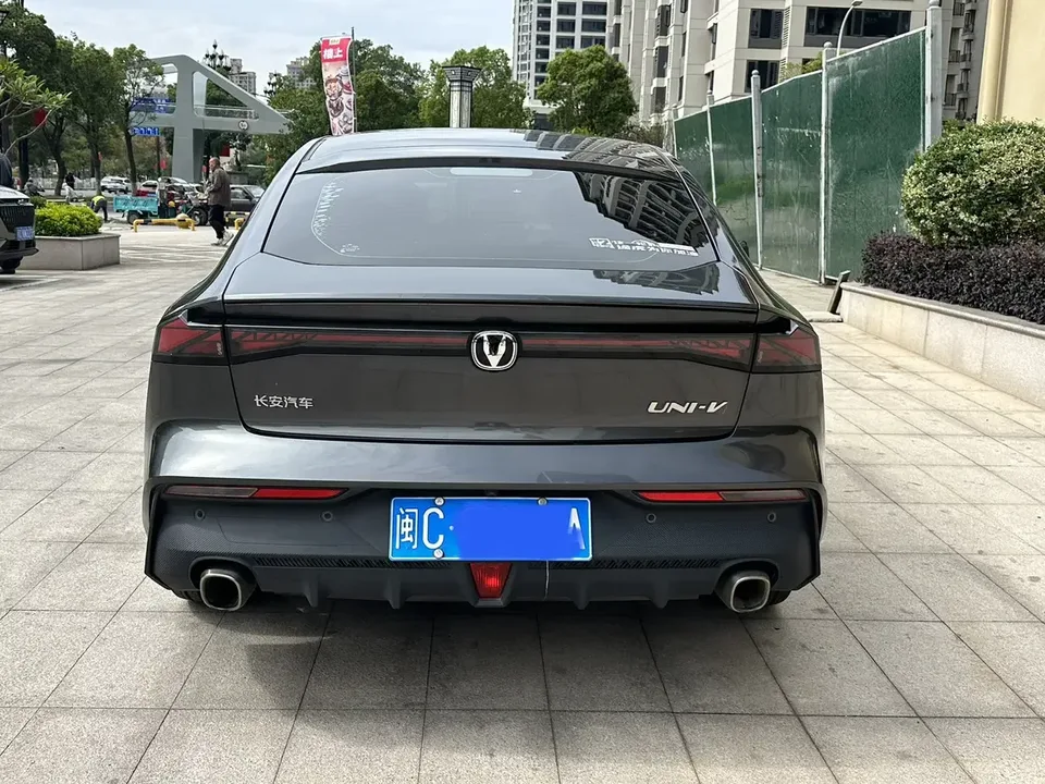 Changan UNI-V Changan UNI-V 2022 1.5T Premium 2023 — thumbnail 2