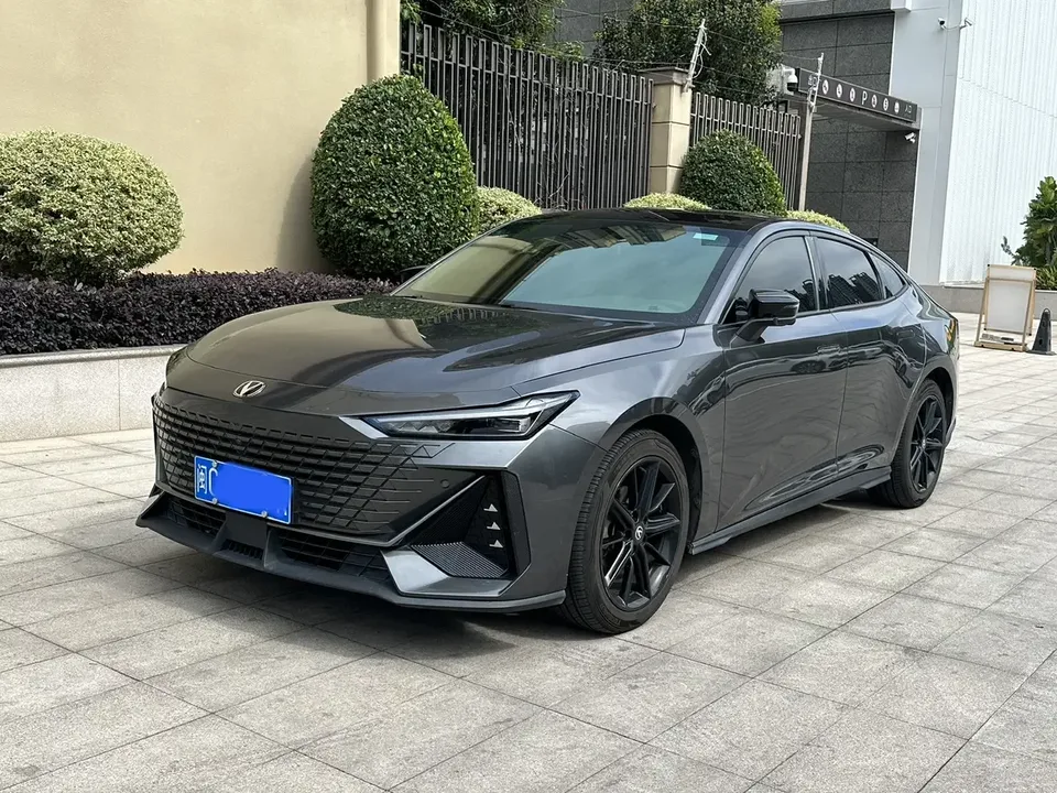 Changan UNI-V Changan UNI-V 2022 1.5T Premium 2023 — photo 1, buy with delivery to Moscow