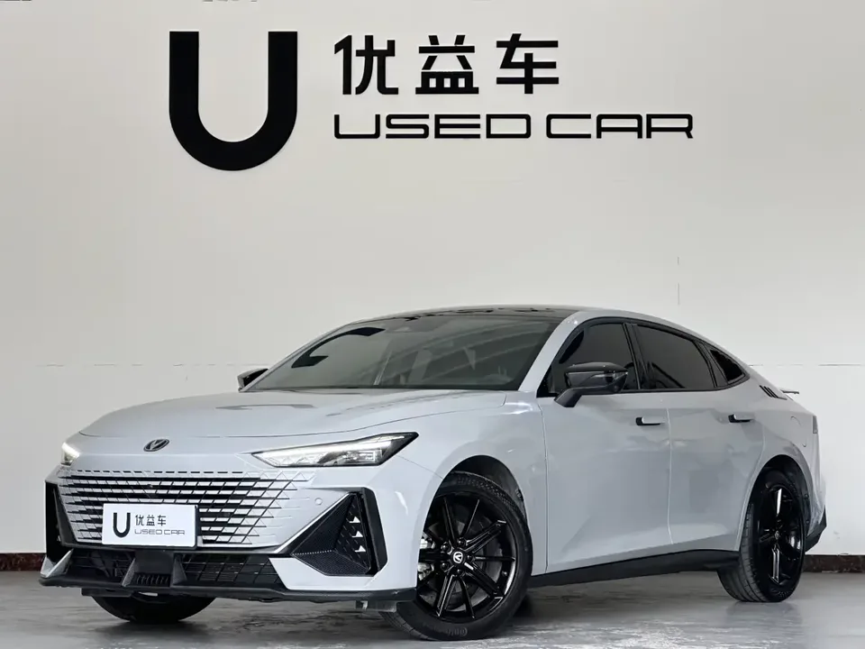 Changan UNI-V Changan UNI-V 2024 1.5T High Energy Edition 2024 — photo 1, buy with delivery to Moscow