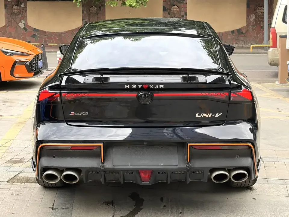 Changan UNI-V Changan UNI-V 2022 1.5T Sports Edition 2022 — миниатюра 2