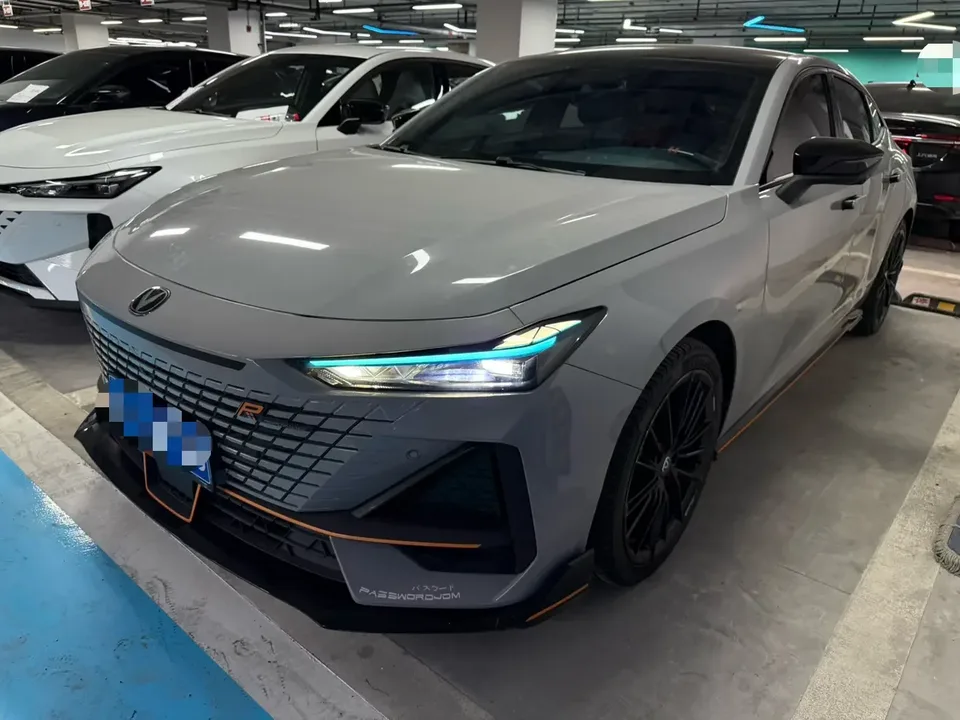 Changan UNI-V Changan UNI-V 2022 1.5T Premium 2022 — photo 1, buy with delivery to Moscow