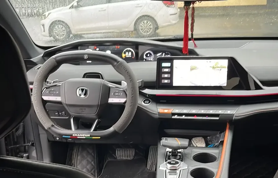 Changan UNI-V Changan UNI-V 2022 1.5T Premium 2023 — thumbnail 3