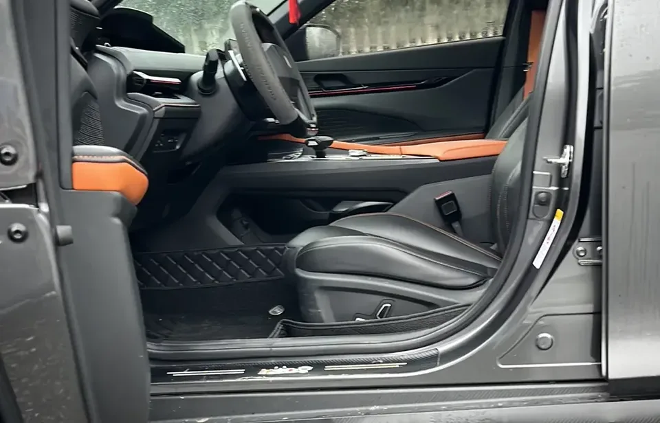 Changan UNI-V Changan UNI-V 2022 1.5T Premium 2023 — thumbnail 4