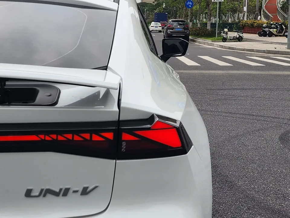 Changan UNI-V Changan UNI-V 2023 1.5T Premium 2024 — thumbnail 3
