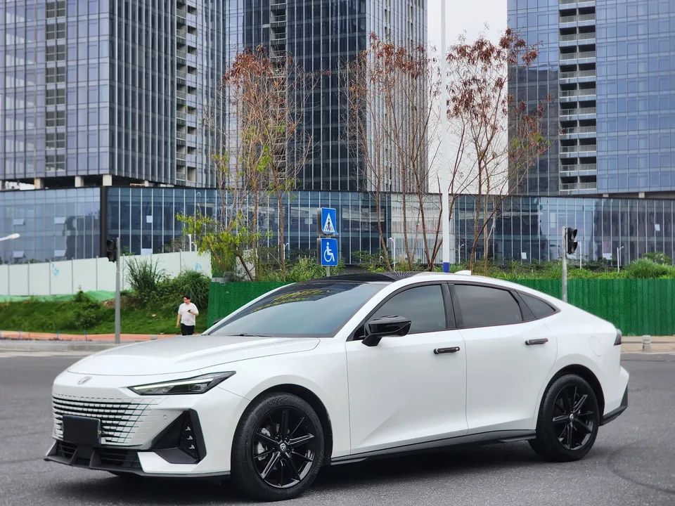 Changan UNI-V Changan UNI-V 2023 1.5T Premium 2024 — photo 1, buy with delivery to Moscow