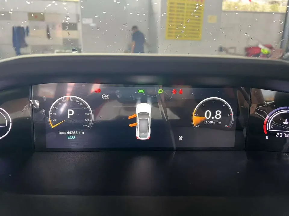 Changan UNI-V Changan UNI-V 2022 1.5T Premium 2022 — thumbnail 3