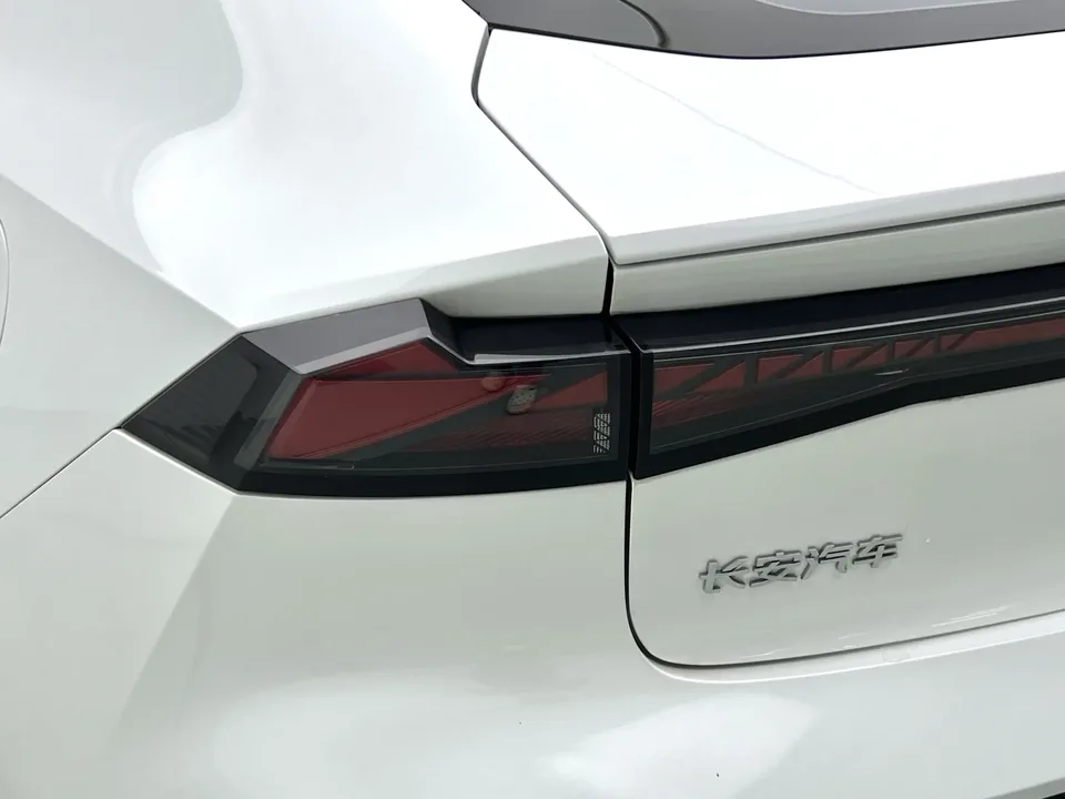 Changan UNI-V Changan UNI-V 2023 1.5T Premium 2024 — миниатюра 4