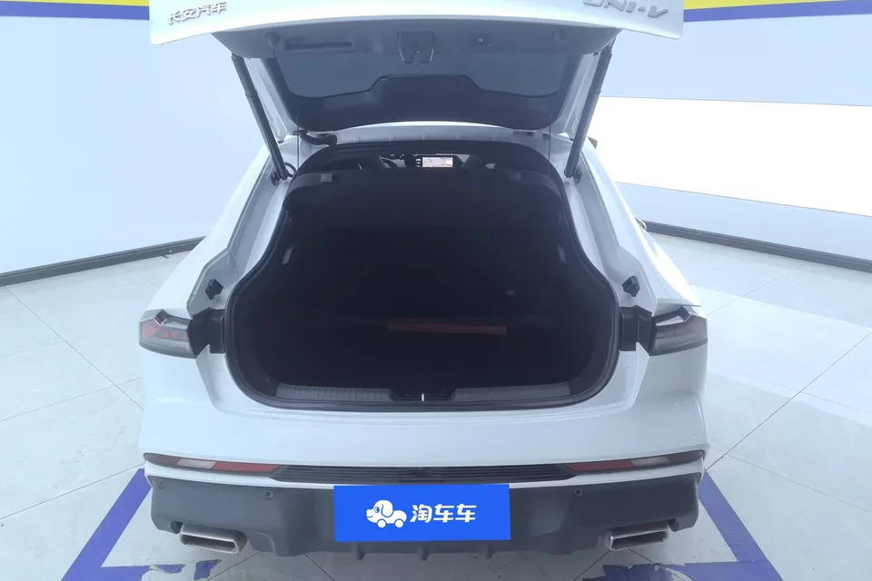 Changan UNI-V Changan UNI-V 2024 1.5T Premium 2025 — thumbnail 5