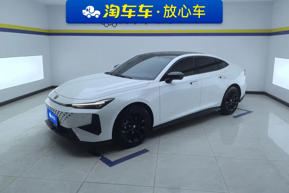 Changan UNI-V Changan UNI-V 2024 1.5T Premium 2025 — photo 1, buy with delivery to Moscow