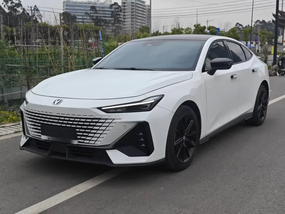 Changan UNI-V Changan UNI-V 2023 1.5T Premium 2023 — photo 1, buy with delivery to Moscow