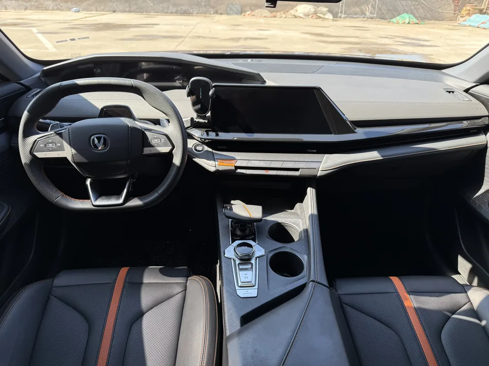 Changan UNI-V Changan UNI-V 2024 1.5T Premium 2024 — thumbnail 4