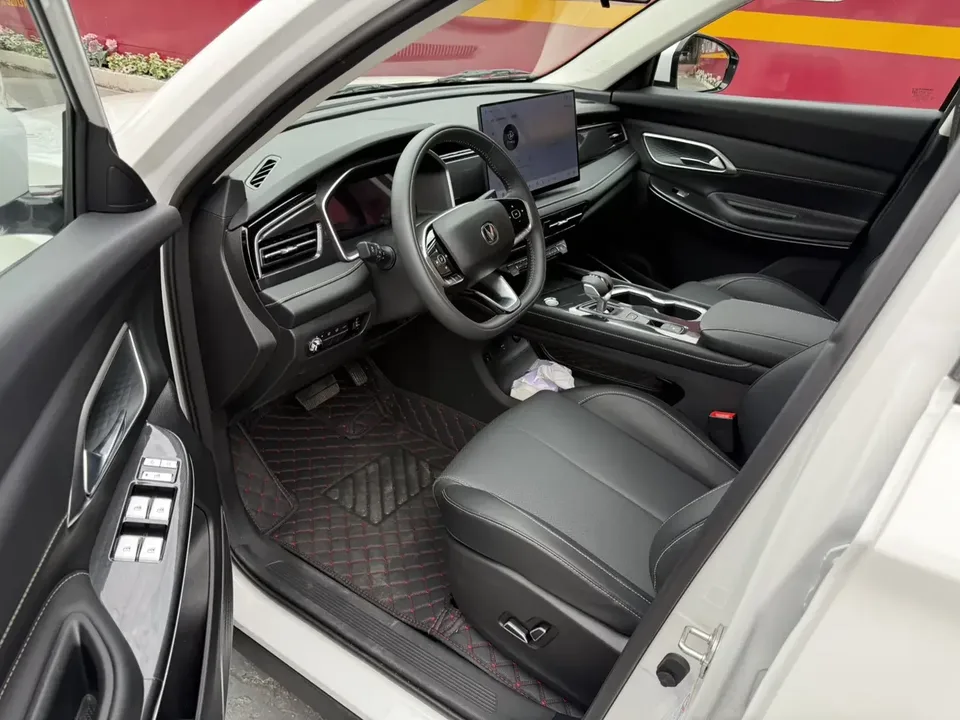 Changan CS75 Changan CS75 2026 PRO 1.5T DCT Premium 7-seater 2025 — thumbnail 5