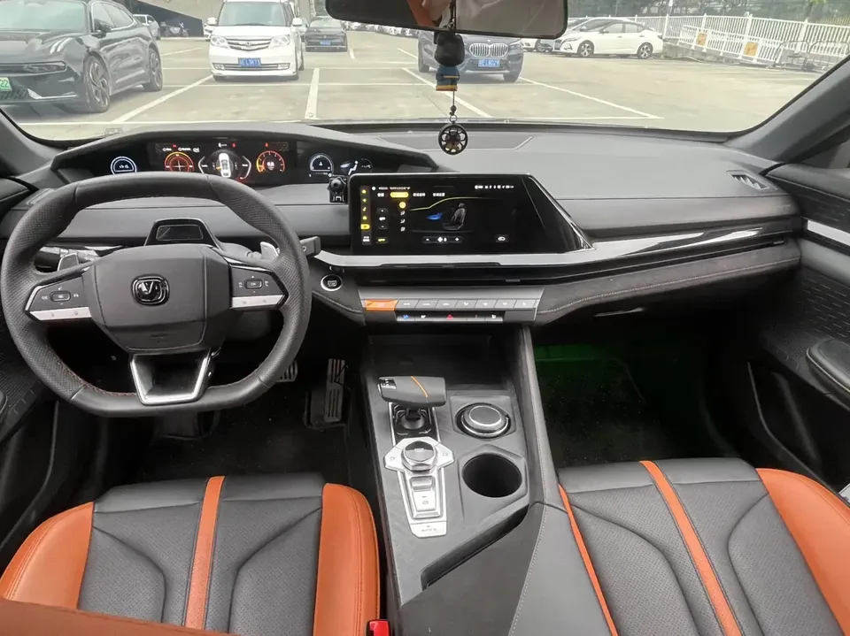Changan UNI-V Changan UNI-V 2023 1.5T Premium 2023 — thumbnail 5
