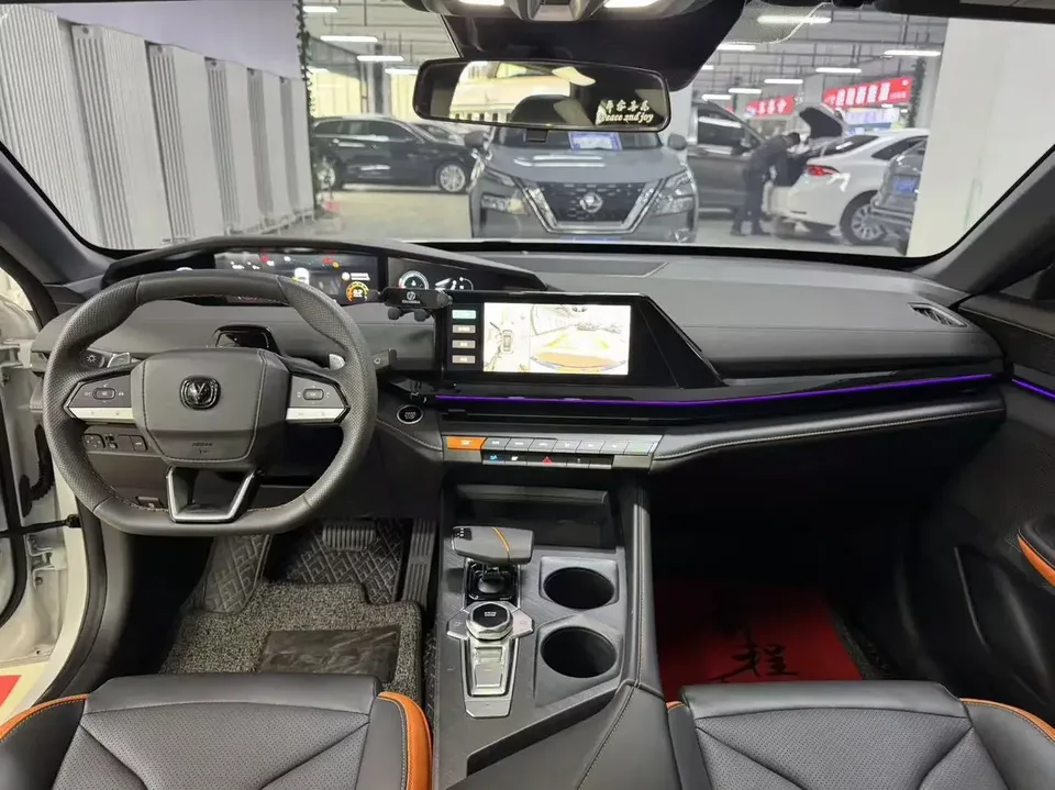 Changan UNI-V Changan UNI-V 2023 1.5T Premium 2025 — thumbnail 5