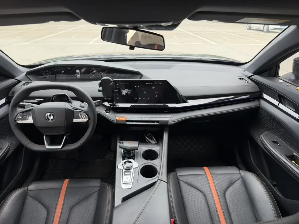 Changan UNI-V Changan UNI-V 2024 1.5T Premium 2024 — thumbnail 3