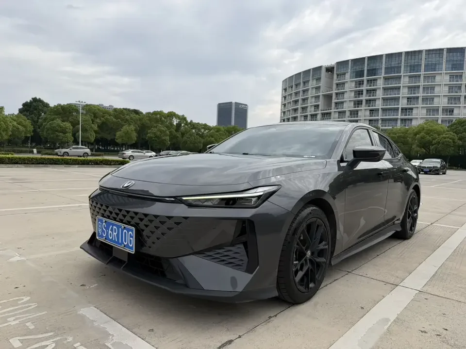 Changan UNI-V Changan UNI-V 2024 1.5T Premium 2024 — photo 1, buy with delivery to Moscow