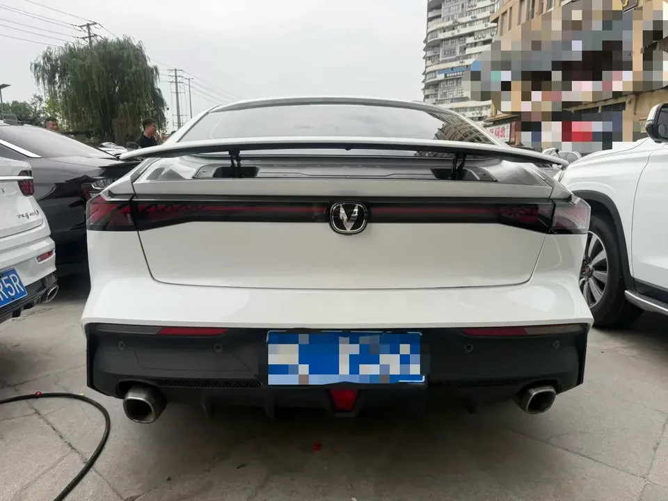 Changan UNI-V Changan UNI-V 2022 1.5T Premium 2023 — thumbnail 2