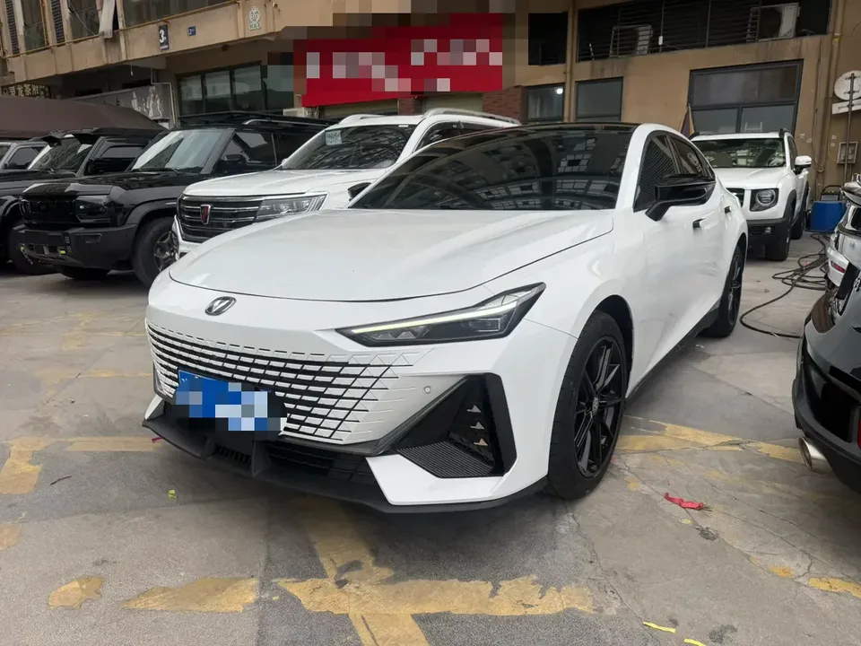 Changan UNI-V Changan UNI-V 2022 1.5T Premium 2023 — photo 1, buy with delivery to Moscow