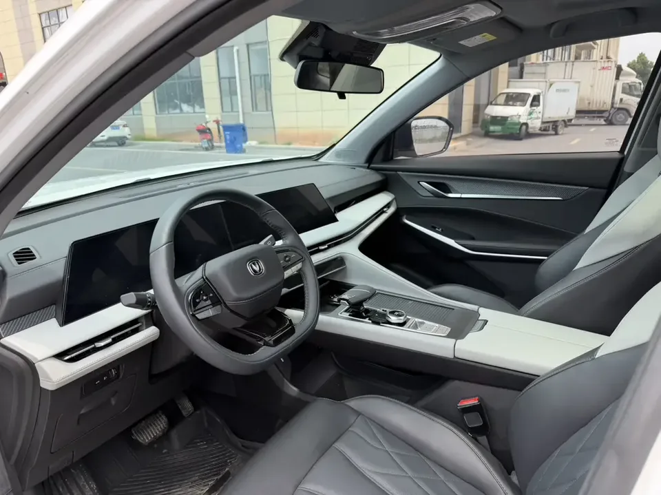 Changan CS75PLUS Changan CS75 PLUS 2024 The third generation champion version 1.5T automatic intelligent driving strong navigation 2025 — thumbnail 5