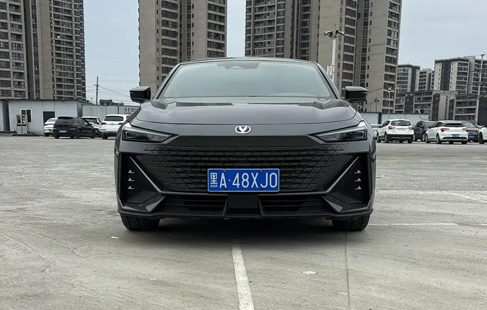 Changan UNI-V Changan UNI-V 2023 1.5T Premium 2024 — фото 1, купить с доставкой в Москву