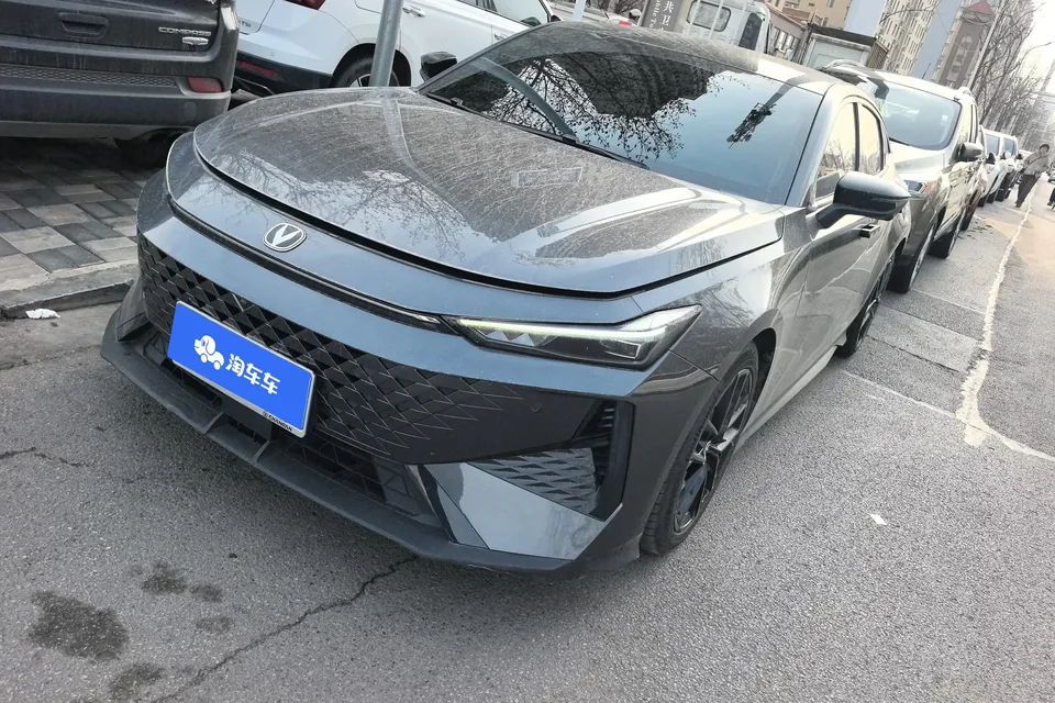 Changan UNI-V Changan UNI-V 2024 1.5T Premium 2024 — photo 1, buy with delivery to Moscow