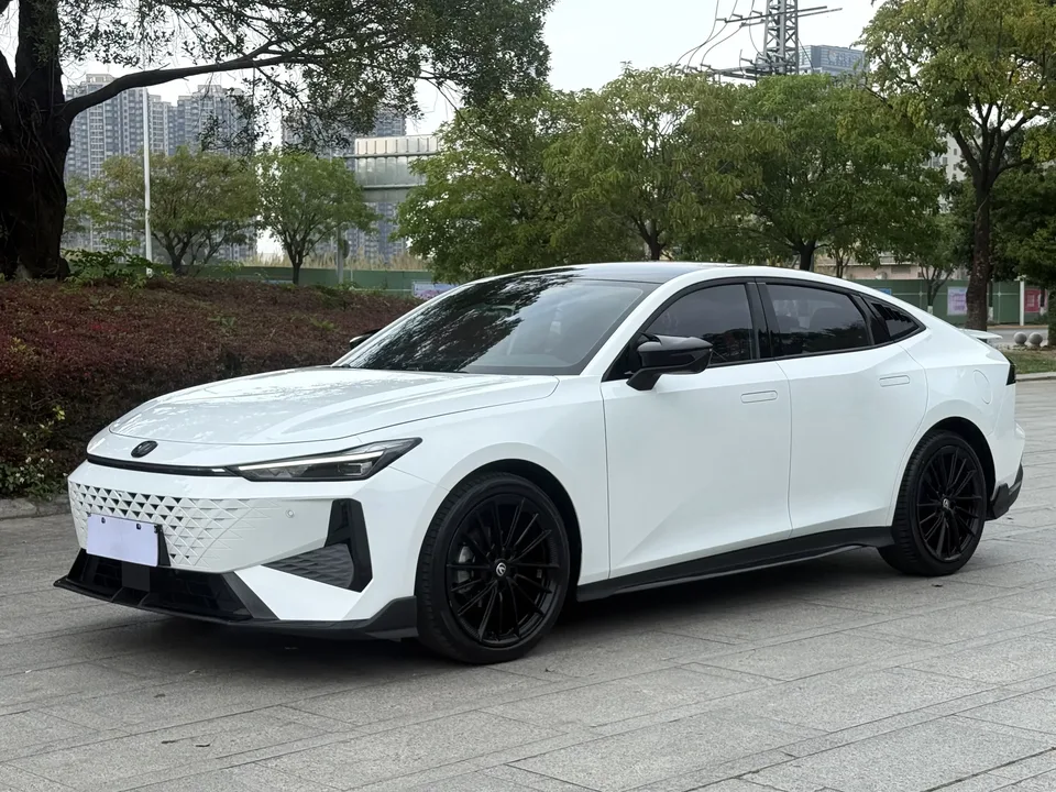 Changan UNI-V Changan UNI-V 2024 1.5T Premium Sports 2024 — photo 1, buy with delivery to Moscow