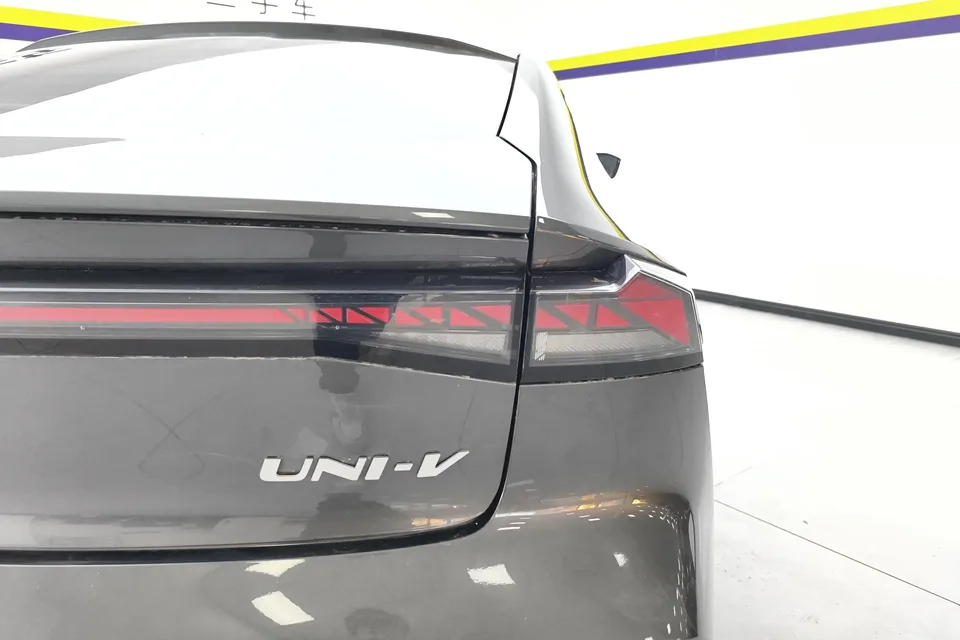 Changan UNI-V Changan UNI-V 2024 1.5T Premium 2025 — thumbnail 2