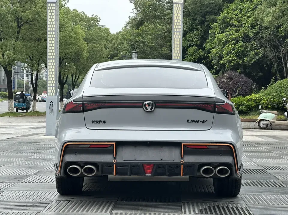 Changan UNI-V Changan UNI-V 2022 1.5T Sports Edition 2022 — thumbnail 2