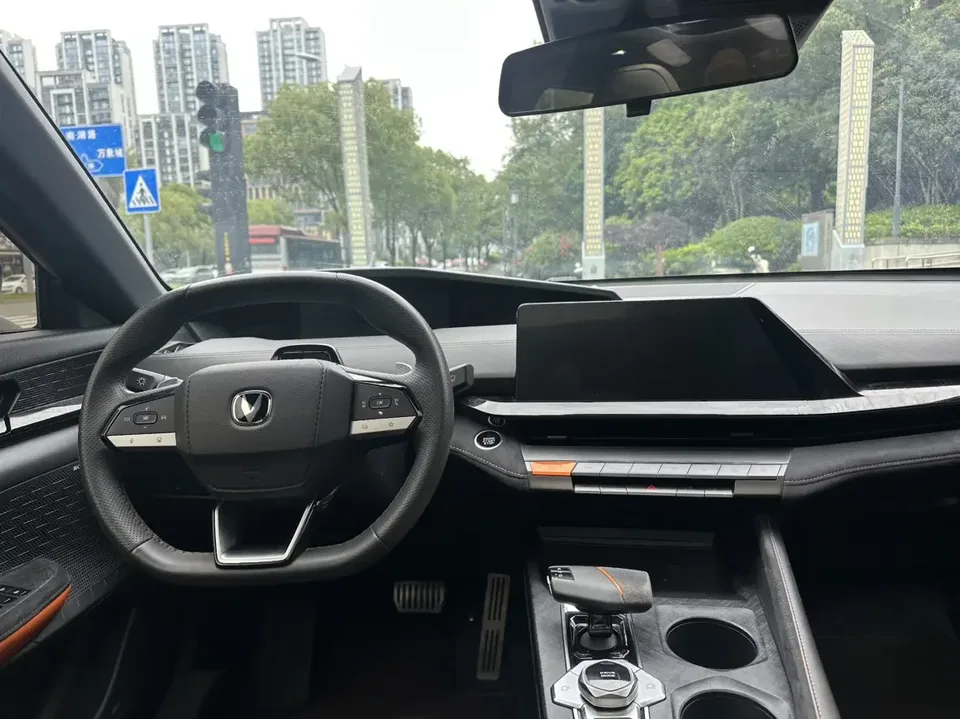 Changan UNI-V Changan UNI-V 2022 1.5T Sports Edition 2022 — thumbnail 4