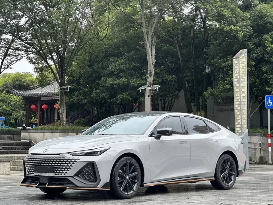 Changan UNI-V Changan UNI-V 2022 1.5T Sports Edition 2022 — photo 1, buy with delivery to Moscow