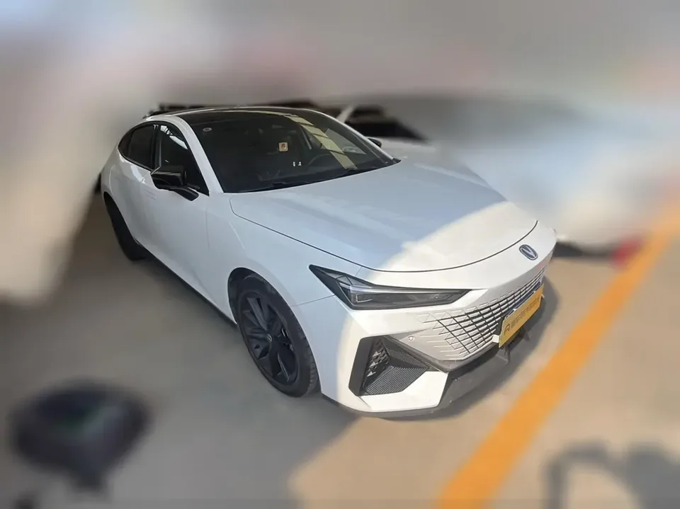 Changan UNI-V Changan UNI-V 2024 1.5T High Energy Edition 2024 — thumbnail 3