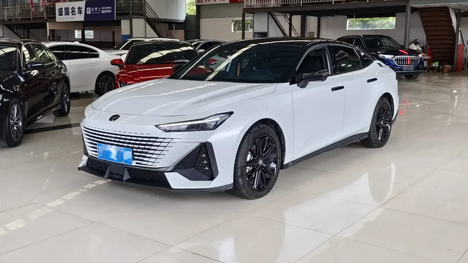 Changan UNI-V Changan UNI-V 2024 1.5T High Energy Edition 2025 — photo 1, buy with delivery to Moscow